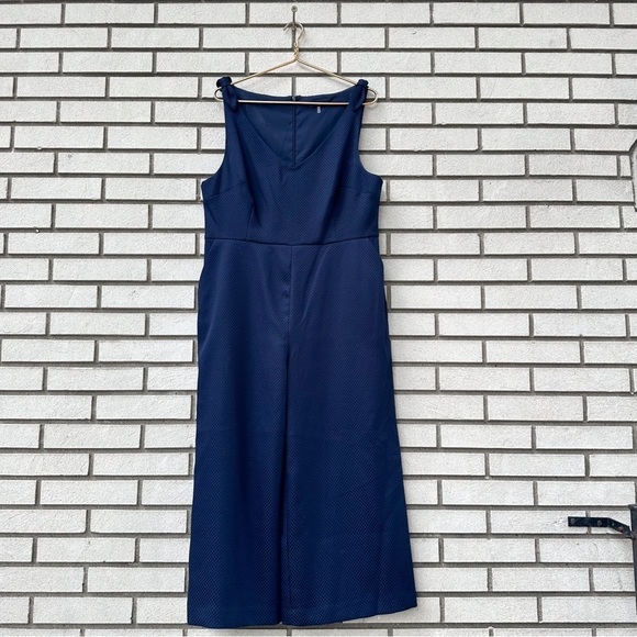Trina Turk Observer Navy Textured V-Neck Bow Strap Cropped Jumpsuit Sz 16 - Picture 4 of 16